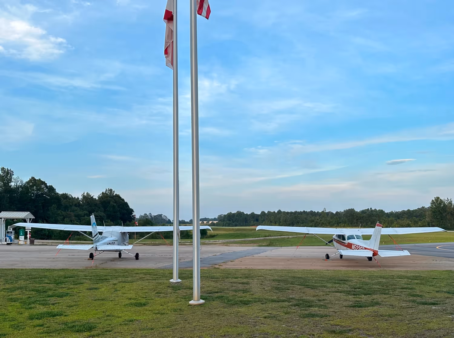 A pair of Cessna 172s at Lanett Municipal Airport