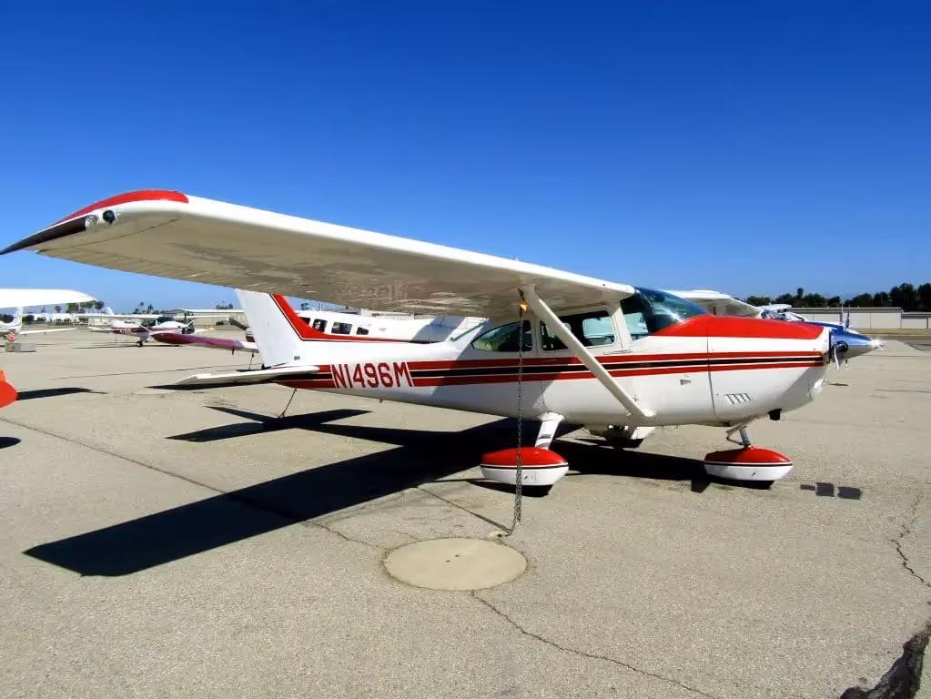 N1496M Cessna 182 with full glass panel